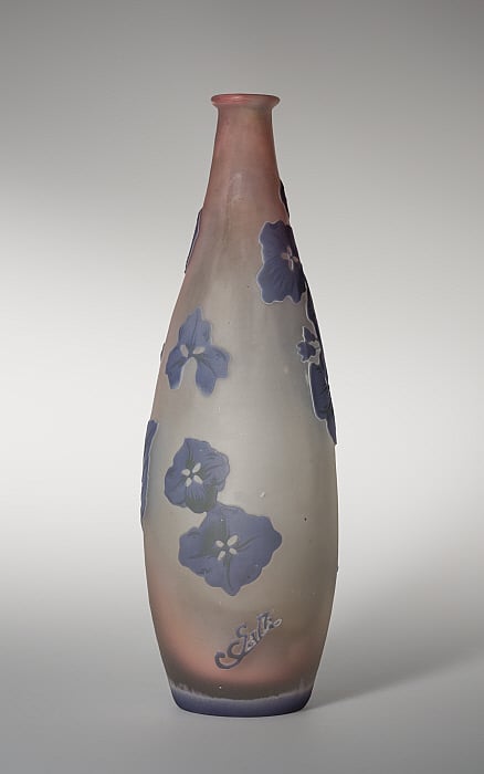 Cameo Vase Slider Image 4